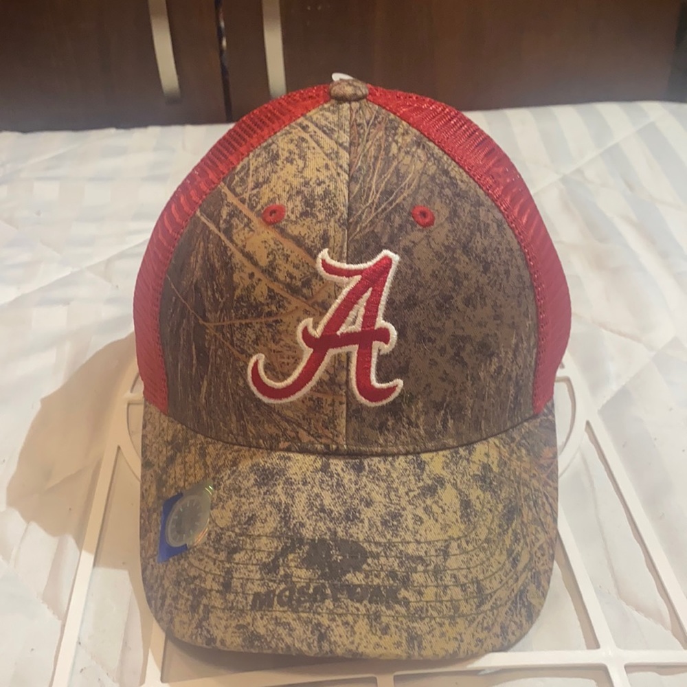 Alabama Crimson Tide Camo Red Adjustable Hat. Brand New